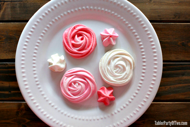 Gorgeous Valentine Meringue Cookies... beautiful and delicious.